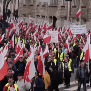Poljski poljoprivrednici blokirali Varšavu 2