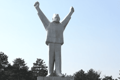 Skrnavljenje spomenika Kome smeta Stevan Filipović