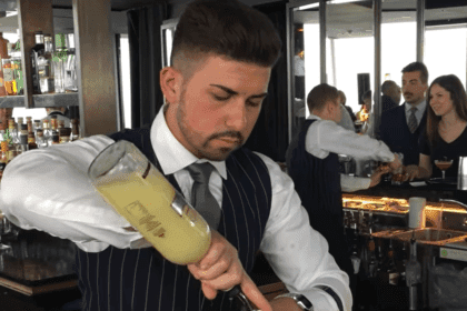 Konobar u skupom kafiću u Beogradu Mesečno zaradim više od brata programera