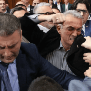 Kakva je budućnost srpske demokratije posle tuče u parlamentu Srbije 3