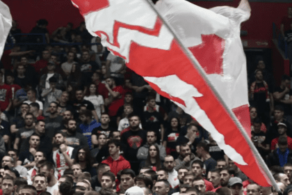Navijači Crvene zvezde prvi put skandirali protiv Vučića