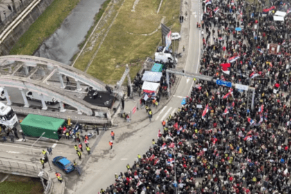 Na protestima studenata u Srbiji i veterani kontroverzne 63. padobranske jedinice