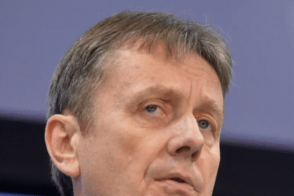 Ministar za javne uvrede Darko Glišić ponovo napada rektora Đokića