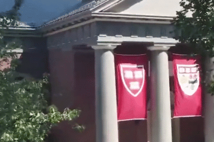 Tramp žestoko kritikuje Harvard Preti ukidanjem fondova i statusa za strane studente
