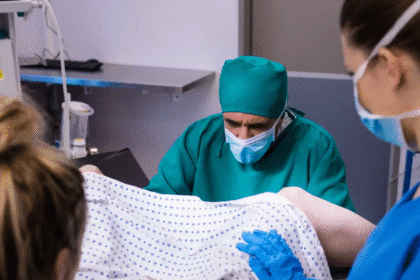 Epiziotomija u Srbiji rutinski seku žene na porođaju