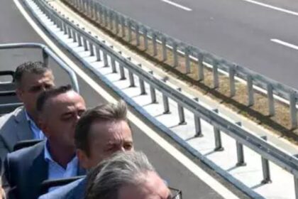 Pukotine u temeljima vlasti