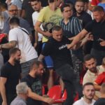 Zbog vređanja Vučića, batinaši u crnom tukli navijače Srbije na utakmici protiv Engleske