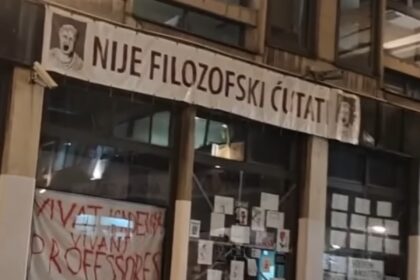 U senci tragedije ko kontroliše narativ u Srbiji